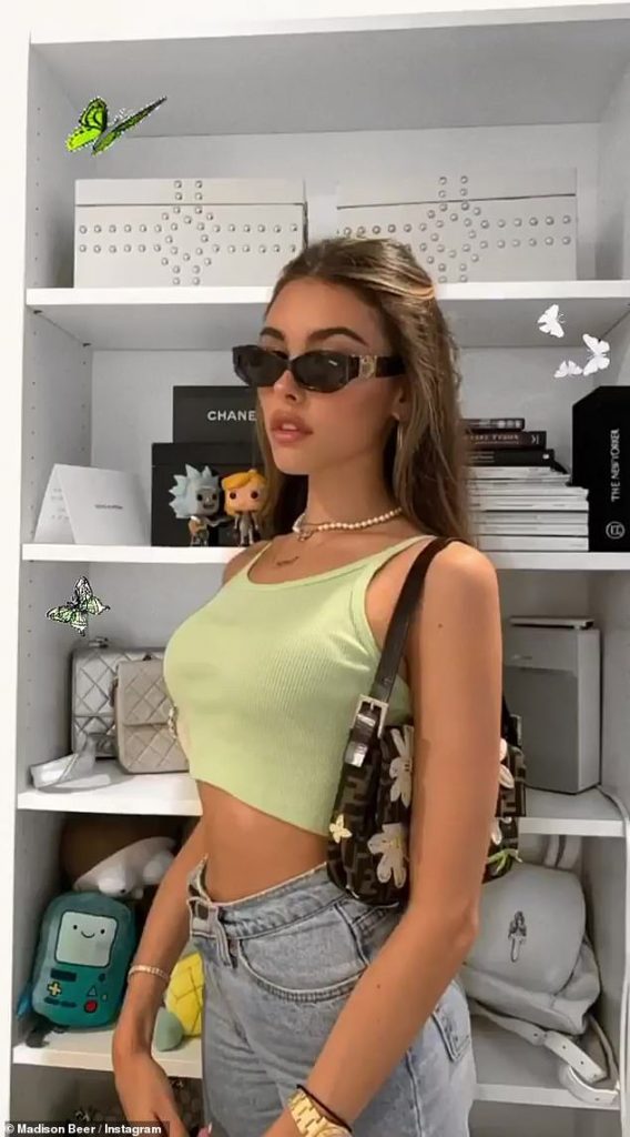 Madison Beer Flaunts Her Midriff In Crop Top As She C 