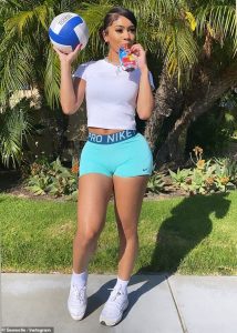 Saweetie sizzles in tiny shorts and a cropped T-shirt while practicing ...