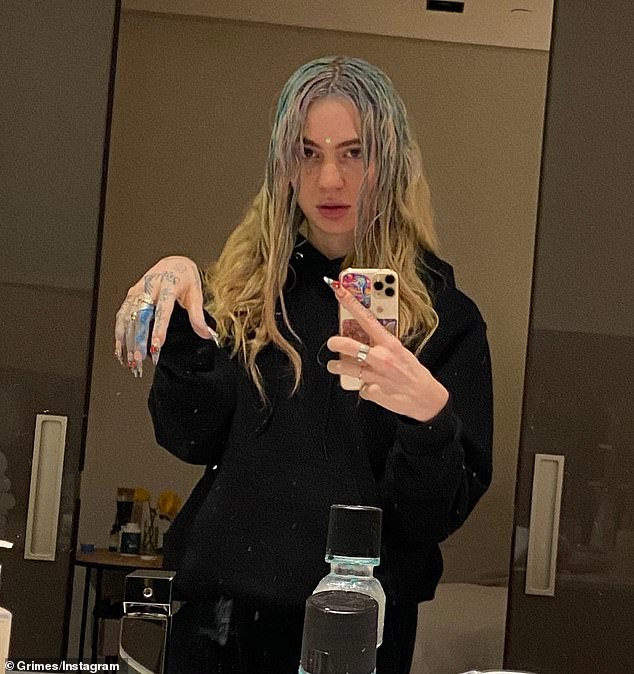 Grimes Invents Bath Rave For Her Six Month Old Son X Readsector