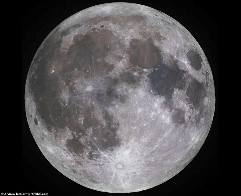 Stunning footage reveals how much the moon 'wobbles' in the night sky during each 27day orbit