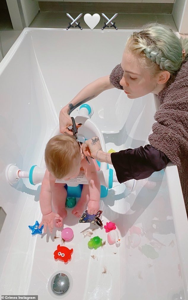 Grimes Goes Diy As She Gives Baby X Ae A Xii A Haircut Herself Readsector