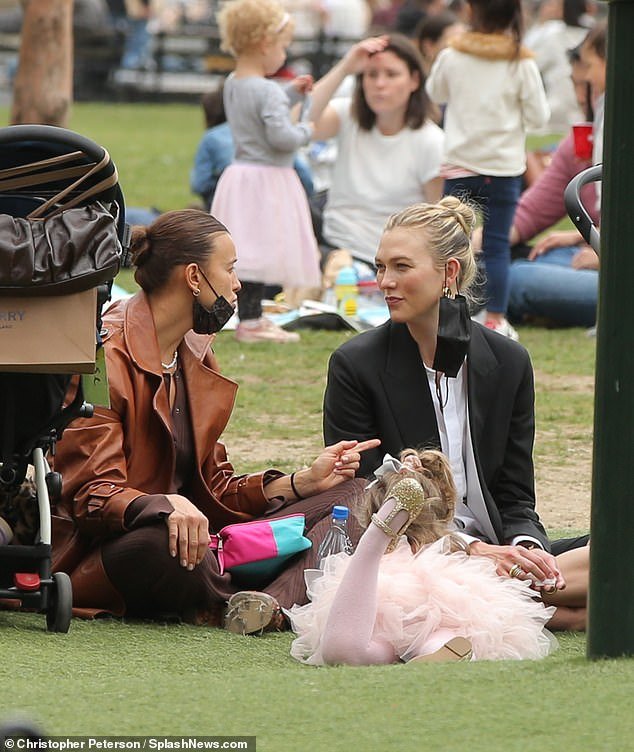 Karlie Kloss and Irina Shayk enjoy a sunny afternoon in Washington